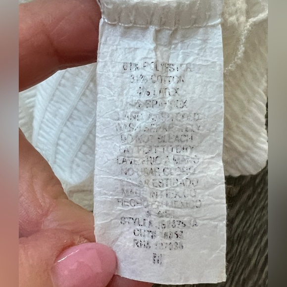 Paper Crane off white smocked crisscross short sleeve top. Women’s Medium - Picture 11 of 11